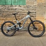 Haro Greer Alloy 1 Bleu Ardoise Noir – VTT enduro alu mullet 170mm Fox Float X Factory XT 12v 3499€, vue principale