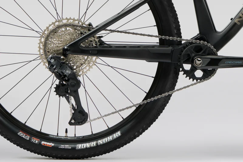 My26 revolver c2 120 fast black raw carbon golden larch drivetrain 1920x1280 xl