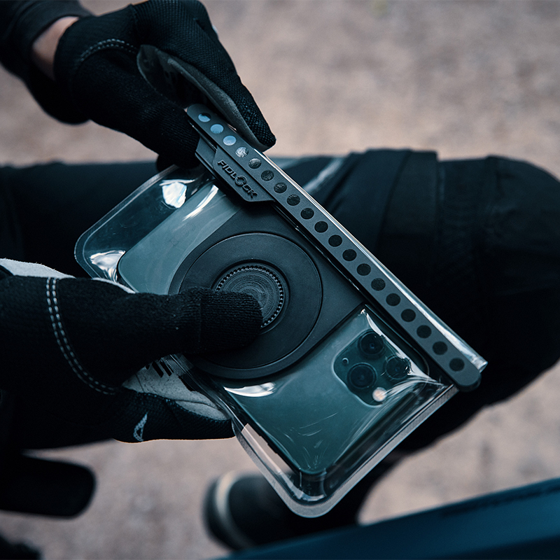 FIDLOCK VACUUM uni phone case in der hülle fahrrad geschlossene hülle 800x800