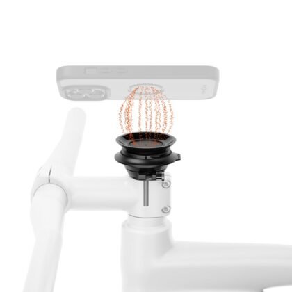 Fidlock vacuum aheadcapbase aufgesetzt +phonecase schwebend perspektive 2 800x800