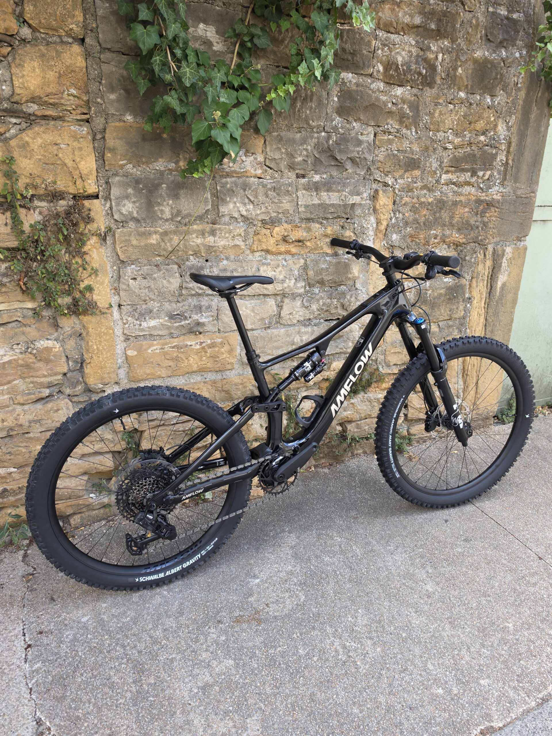 Amflow PX Carbon profil lateral en boutique Cyclomontdor