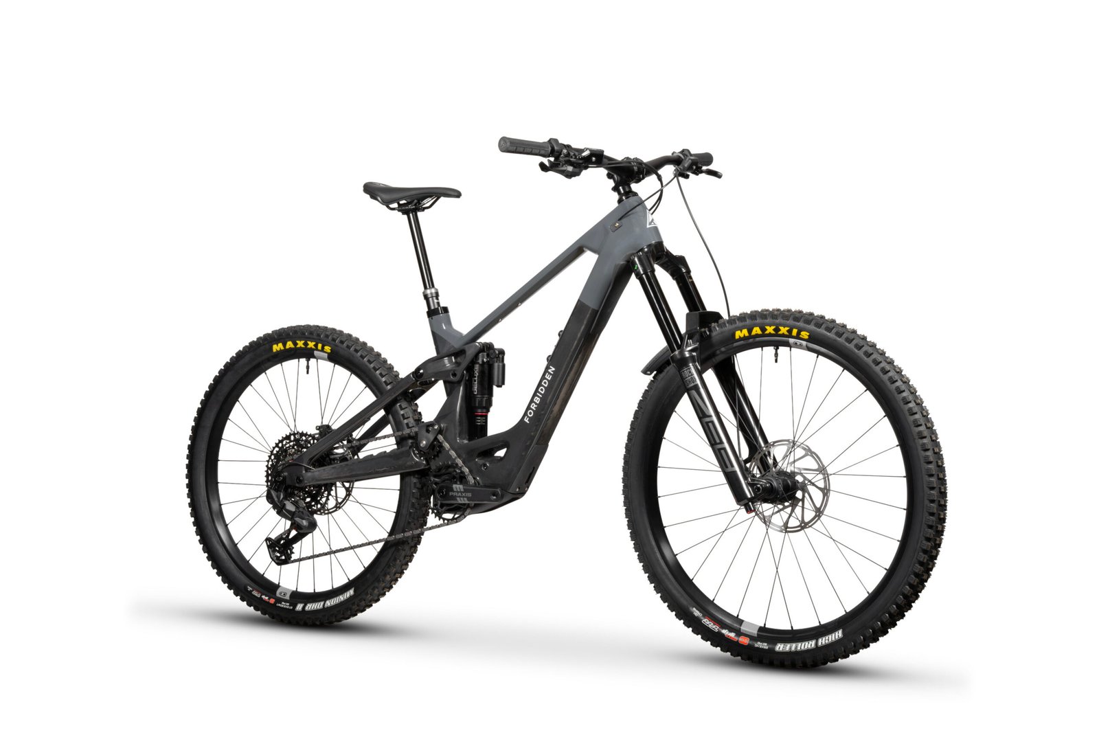 2026DreadnoughtE T4 Studio Front35 web