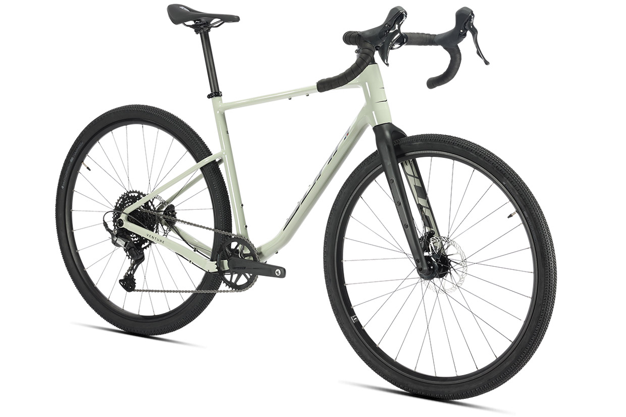 Sunn Venture S2 vue 3/4 avant — pneus Hutchinson Touareg 700x45 et jantes Mach1 Cross R23